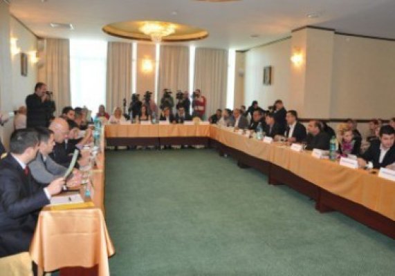 Consilierii locali municipali, convocaţi în şedinţă - vezi punctele înscrise pe ordinea de zi